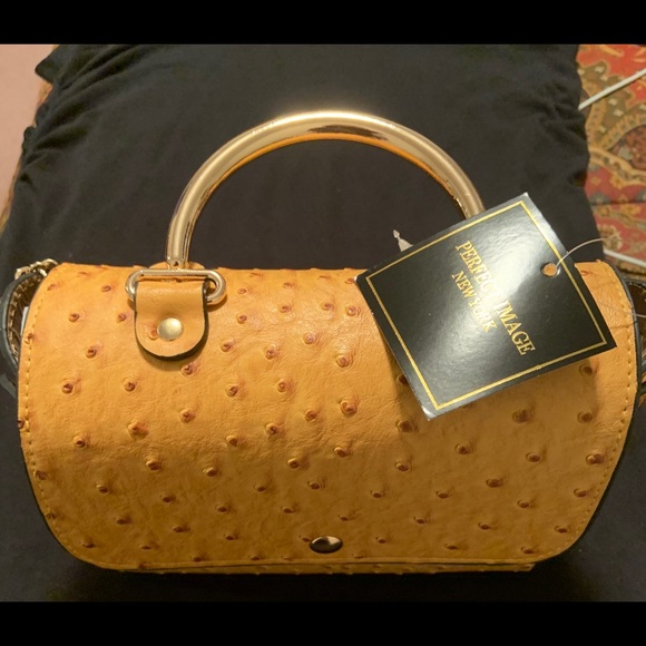Small purse mustard color with gold accent handle - Picture 3 of 8